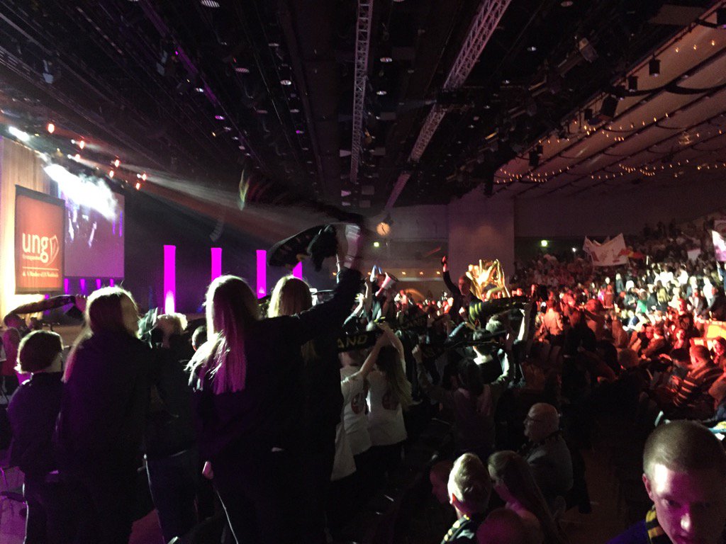 UFsthlm's tweet photo. Eufori o kaos, precis som det skall vara på invigning av SM i Ung Företagsamhet. @UFsthlm  #EPR2017 https://t.co/zxCiTo5oQu
