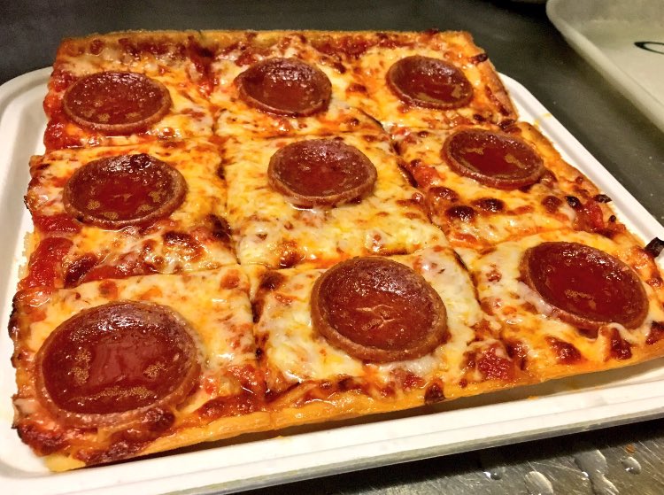 LedoPizza's tweet image. You can&apos;t buy Happiness but you can buy PIZZA and that&apos;s kind of the same thing #MondayMotivation