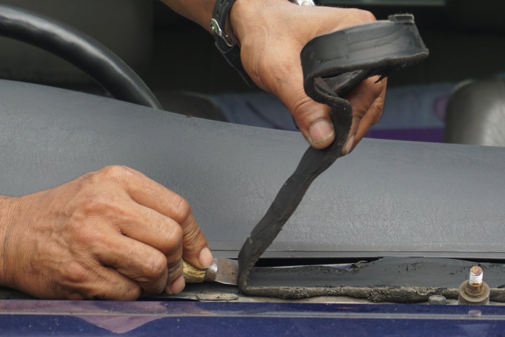 autoglassdave's tweet photo. Expert specialists that can serve you properly https://t.co/D49SaDbWk3 #autoglassrepair #sacramento #carrepairs
 #windowrepairs https://t.co/B5YeWvWzvO