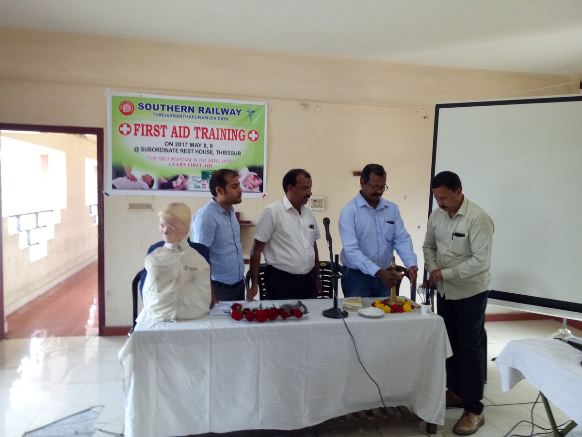 thrissurrailway's tweet photo. St john ambulance,Chennai conducted first AID training for the staffs at station.  @GMSRailway https://t.co/AhP9sYwdbD