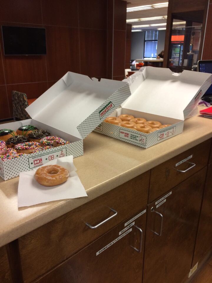 Free donuts at the desk! (While supplies last!)🍩#finalsweek