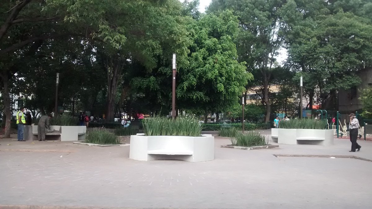 VillaDeCortesBJ's tweet photo. El verdadero poder radica en "poder hacer".
De ahí la importancia de cada acción de los #VecinosBJ
En la imagen: Reparando #PP2015 https://t.co/AfSqs4t99n