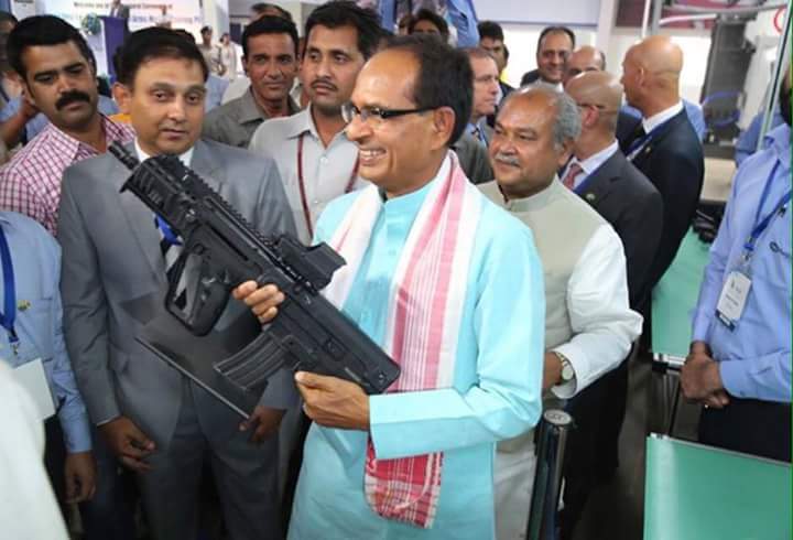 IndianDefenceRA's tweet photo. MP CM Shivraj Singh Chouhan inagrats India's frst wapns mnfctrng unt f prvt sctr partnrshp f #PunjLlyod and #Israel at Malanpur https://t.co/XetXzQ1rKA