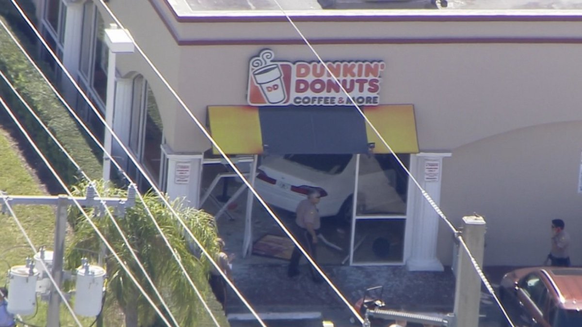 WATCH LIVE 1 injured after car crashes into Miami Dunkin' Donuts bit.ly/2qJUB5D https://t.co/anZMVIGfvj