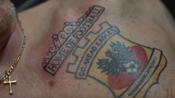 DeSpeld's tweet photo. Fan met tattoo over degradatie Go Ahead haalt opgelucht adem - 'Als ze erin waren gebleven sta je flink voor lul' https://t.co/uzMWpKCpgp https://t.co/cGptv4swKQ