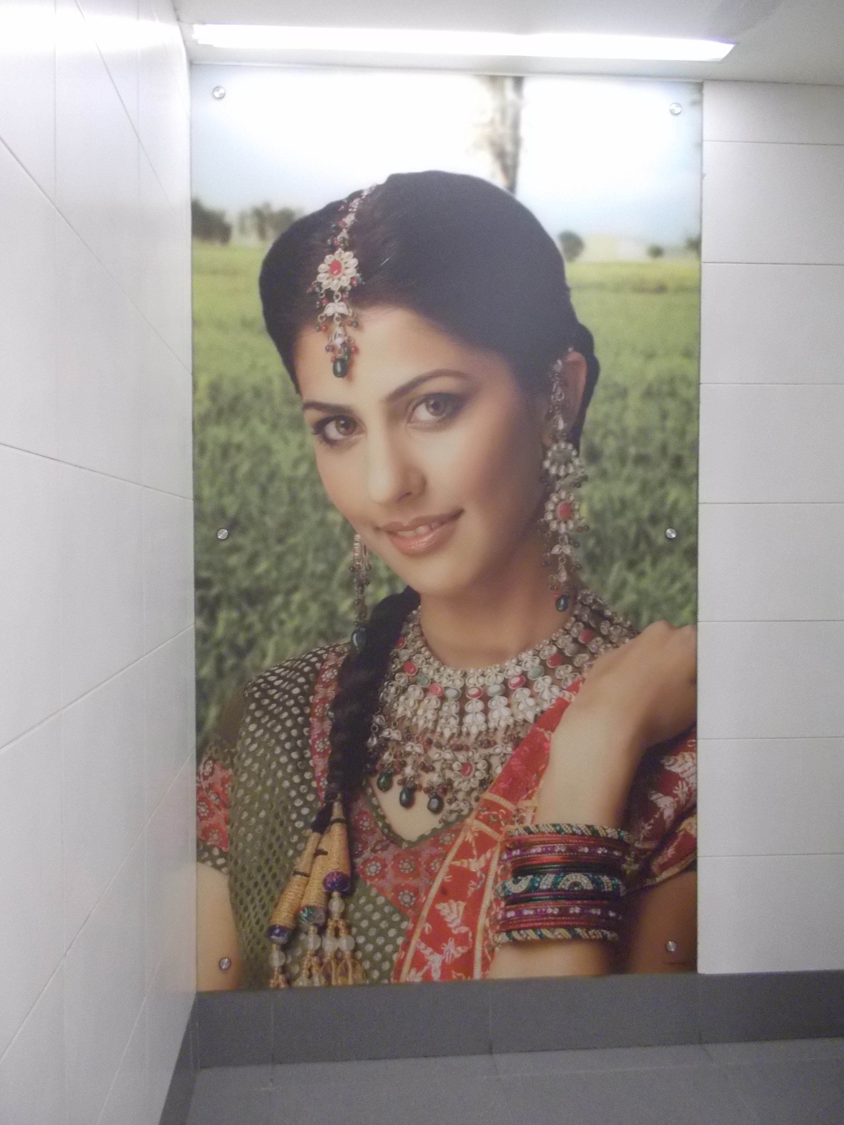 コックピットの孫 Ar Twitter インド デリー インディラ ガンディー国際空港のトイレの見分け方は男女の写真 ターバンのおっさんに紛れてこんなイケメンもおります こんなにカッコいいインド人 だったら わたしインドに住 住まねーよ 空港のトイレは