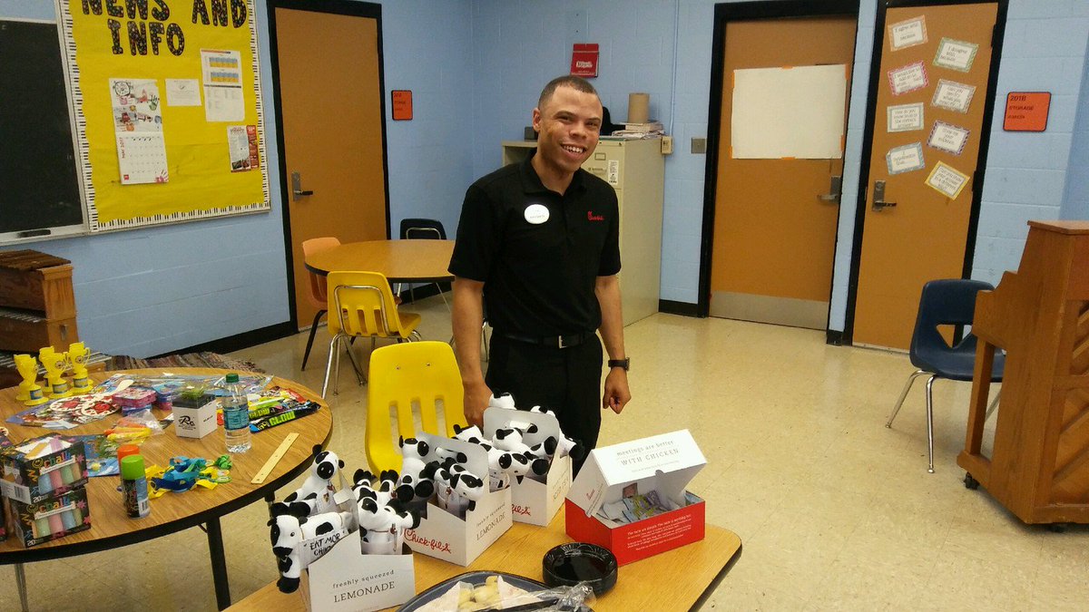 ArkMemphis's tweet photo. Thanks to Mr. Brandon Jackson, Director of Guest Experience, Chick Fil -A Germantown, for being our guest speaker.Excited to hear him share https://t.co/8u65DQlHFl