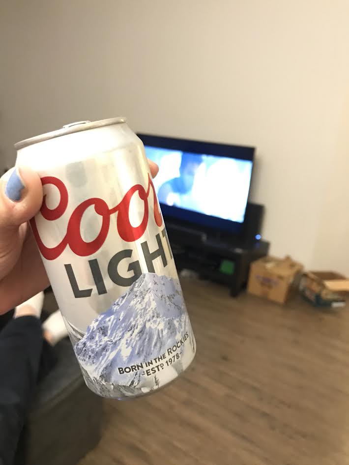 azcoorslight's tweet photo. Nothing like grabbing a beer from the fridge and watching your favorite show! What have you been watching lately? https://t.co/zRePJsUrih