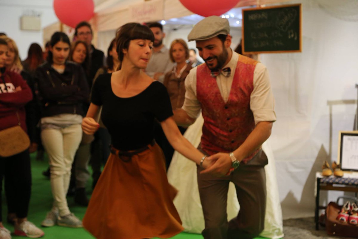 HMFbcn's tweet image. Al #HandmadeFestival també vam
poder moure el cos a ritme de swing! 😋 Qui es va atrevir? 😏