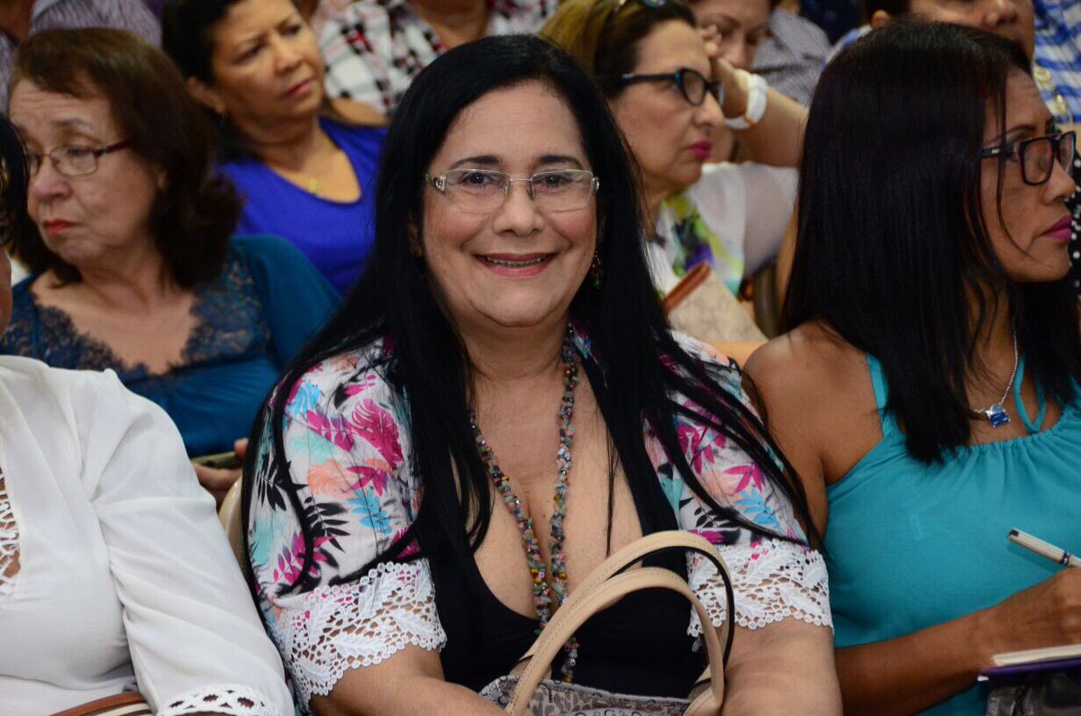 karenabudi's tweet photo. Me siento orgullosa de los colegios públicos de Bquilla, trabajamos con la comunidad educativa con un mismo propósito: #EducaciónDeCalidad https://t.co/nWyQwQQluW