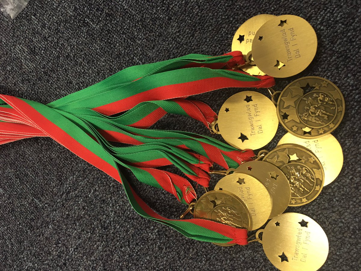 BywnIachCymru's tweet photo. Traws Gwlad Cynradd - Primary Cross Country - Meirionydd - 9/5/17 @CoedyBreninFP #meirionydd #medals #timchwaraeonamoes #dalifynd https://t.co/VYqQccU4b4