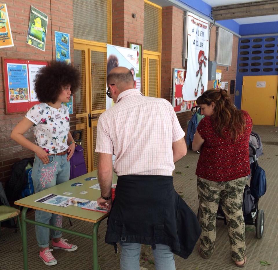 Atomic_Thinking's tweet image. Cuando la súper asociación de padres @AMPABRUSI nos invita para hablar de psicología en un espacio para padres y niños.Gracias @BrusiEscola