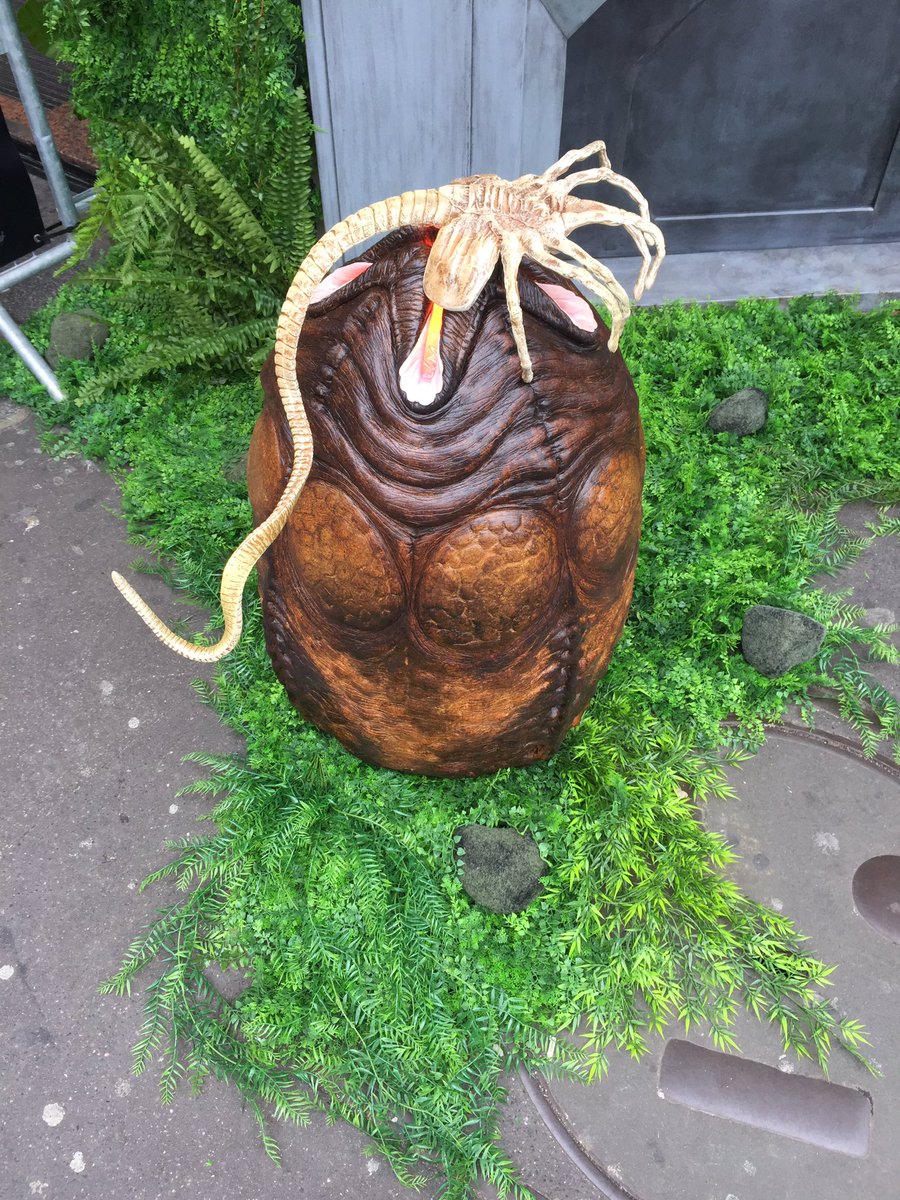 20thCenturyFR's tweet photo. Les Facehuggers sont sortis ! Le Marathon continue avec Prometheus. #AlienCovenant #Alien #MarathonAlien https://t.co/CcJF78ZWh2