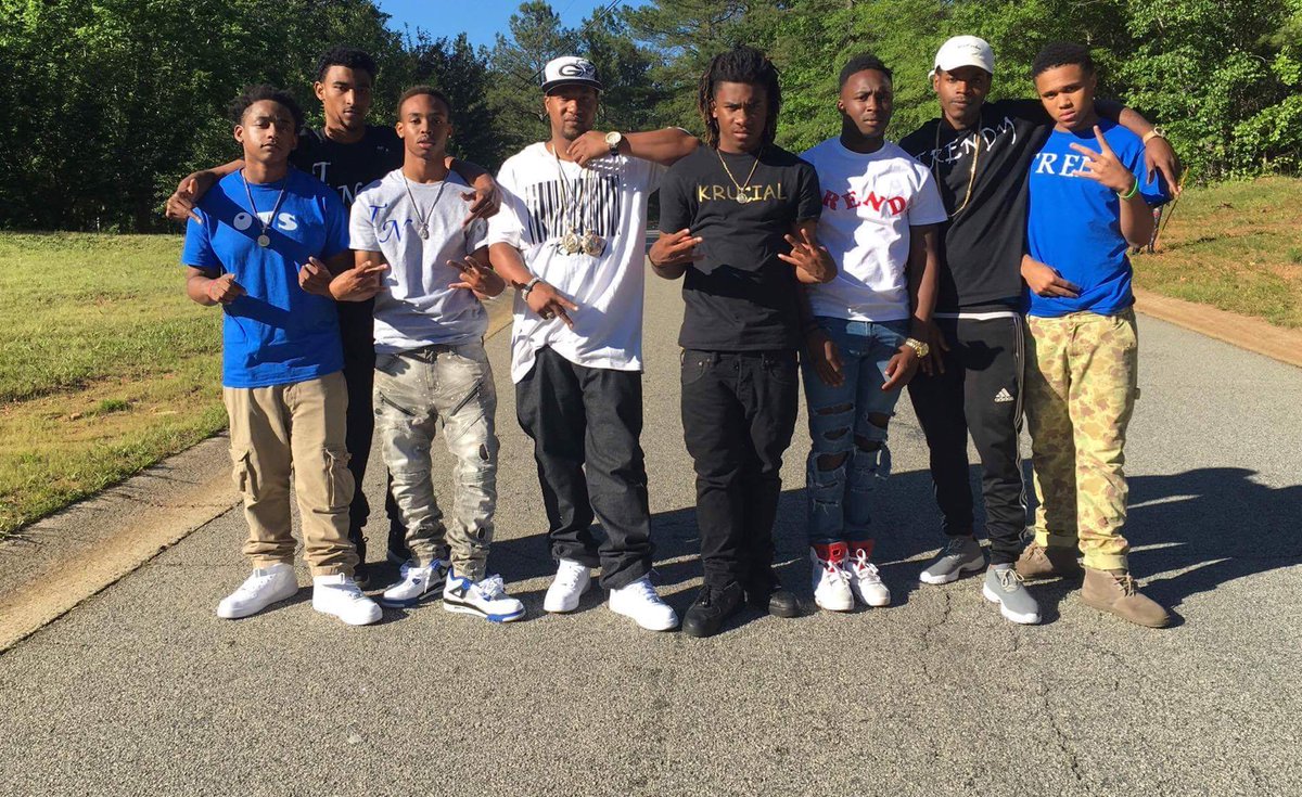 iamworld2133's tweet photo. ITS TRENDY WORLD #YTS #TNF #OTS https://t.co/xlZUsLpZnc