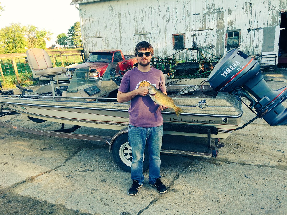 scheibe218's tweet image. Smallmouth 3 pounds and 18 inches!! 🐳🎣