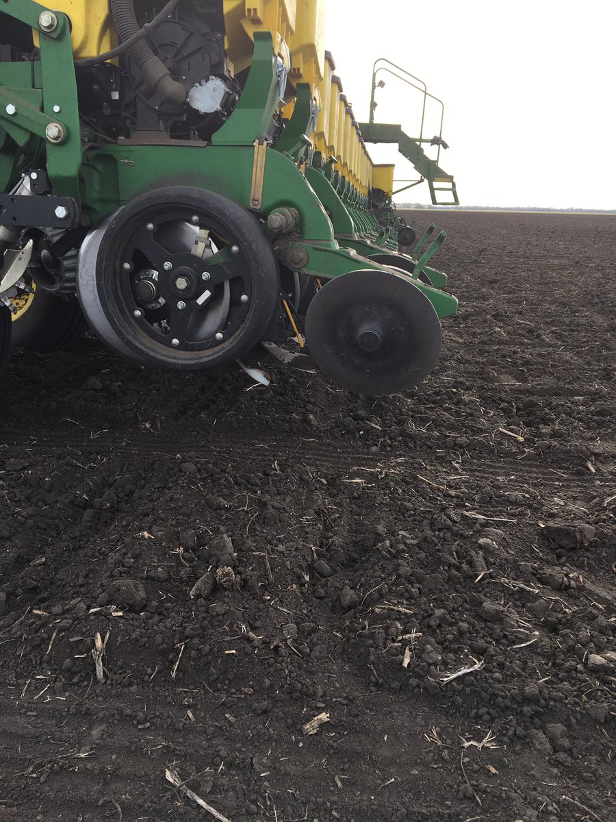 sjsalloy's tweet image. @Schatzkefarm #furrowJet looks like it is working great but you need more HP to run 66 ft. 7 mph @precision_plant @PlainsGrain #moreHP