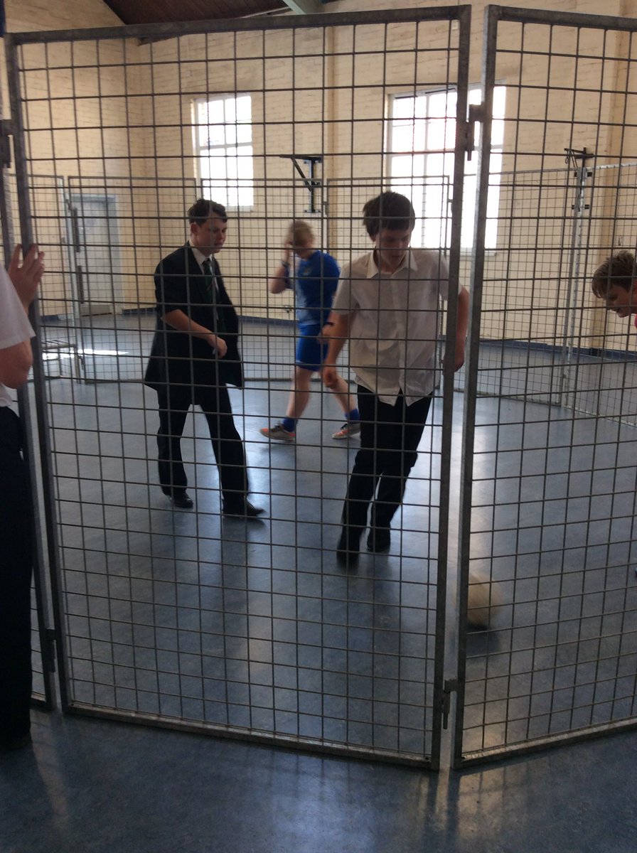ymcaclevedon's tweet photo. Great to be joined by @yfcnomad today. They are here all week at After School Cafe ⚽️ #football #sport #youthwork #ymca https://t.co/Av7vSPafXm