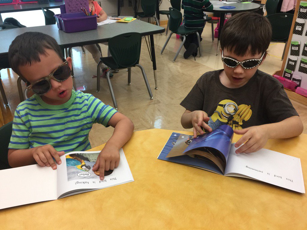 KinderBaconBits's tweet photo. Reading with our shades...Keeping small group exciting! https://t.co/Lud9Pi8Xmd