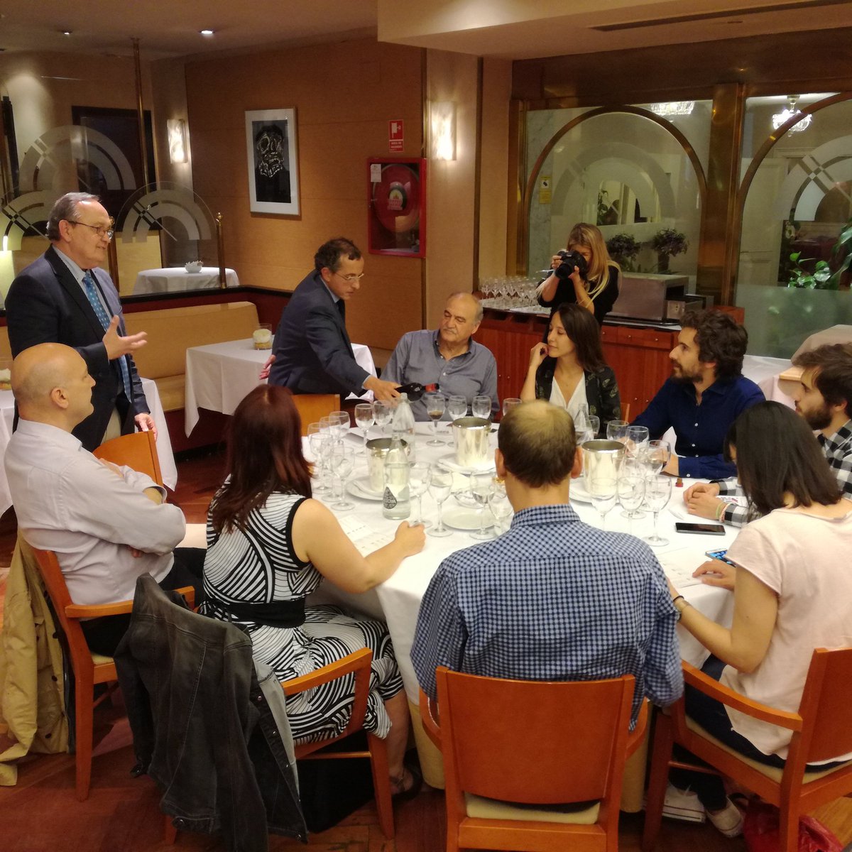 Empieza el #speedtasting <a href="/12Hvermut/">Las12HdelVermut</a> en <a href="/MiguelAngel_HMA/">Hotel Miguel Angel</a> con la #copa de <a href="/gonzalezbyass/">González Byass Press</a> #vermut #12horasdelVermut @Catedra_UPM_MD