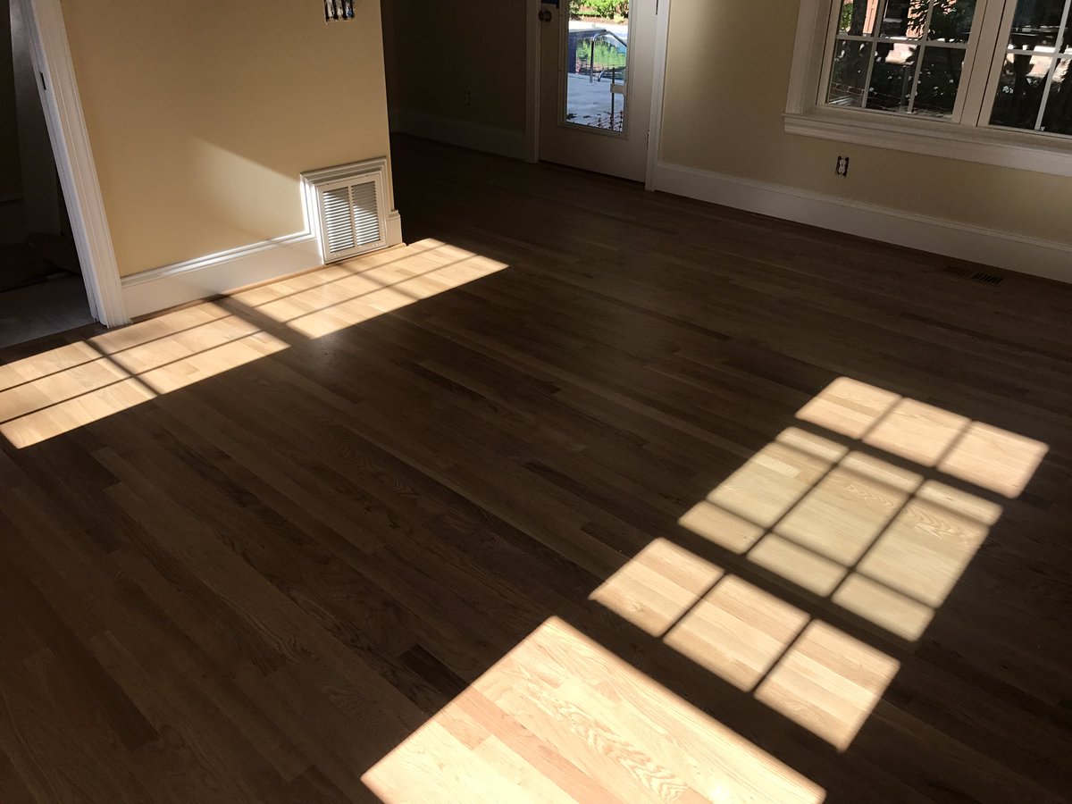 NOTORIOUSFLOOR's tweet photo. Went back to this previous job to do the shoemolding and install D #flushmountvents #pallx96 from #PallMann made this #floormex 👀#beautiful https://t.co/9MF3r6XrWW