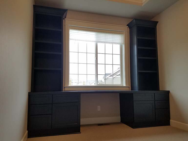 Looking to update your home office? Check out this project showcasing custom Kemper cabinets: parrcabinet.com/kemper-den/
#HomeOfficeRemodel