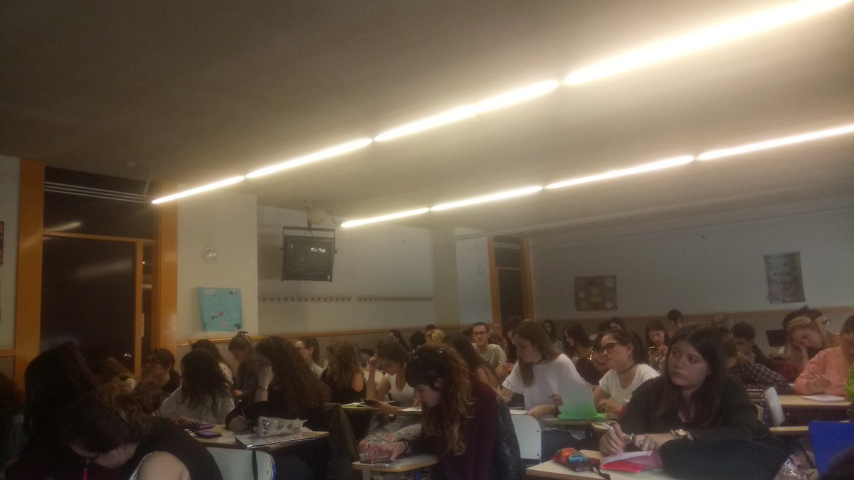 A_EGEA's tweet photo. Martina Kielling a Debats #PedInter explicant l'evolució de la tasa d'analfabetisme a Brasil @EnricPrats @EducacioUB https://t.co/tHD9V1JrVX