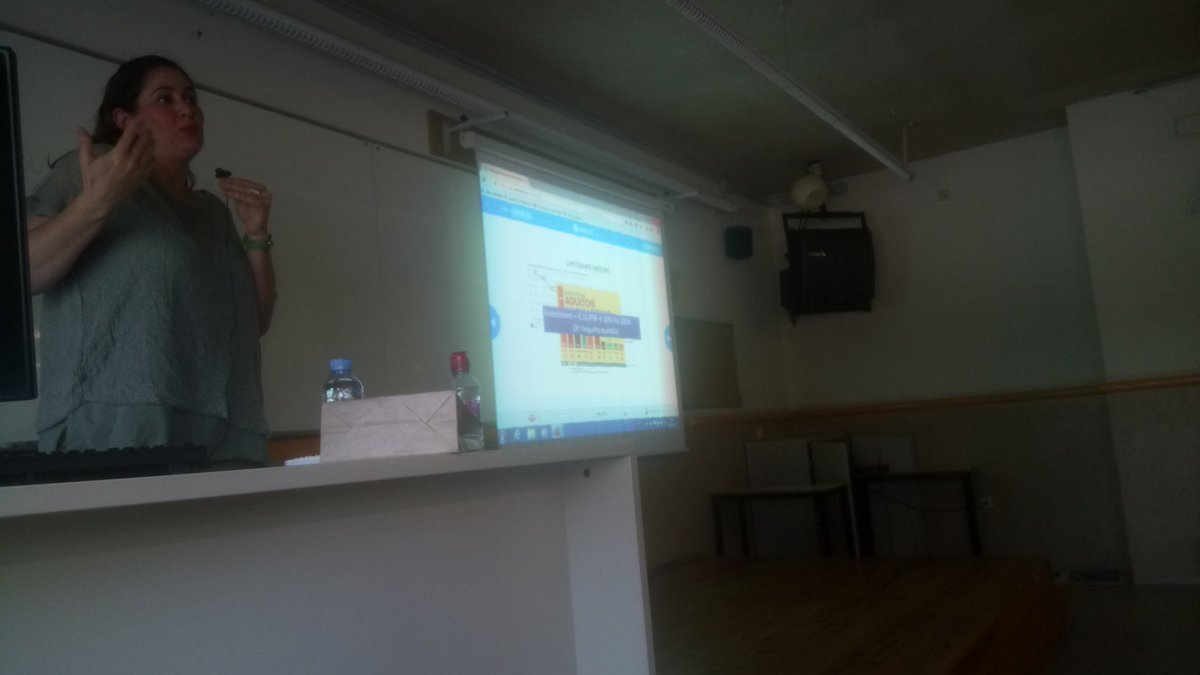A_EGEA's tweet photo. Martina Kielling a Debats #PedInter explicant l'evolució de la tasa d'analfabetisme a Brasil @EnricPrats @EducacioUB https://t.co/tHD9V1JrVX