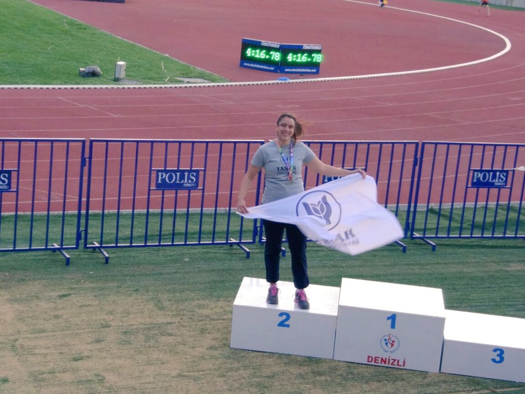 YasarUniv's tweet photo. 📢📢 Koç Spor Fest Türkiye Üniversiteler Atletizm Şampiyonası Gülle Atma Branşı 2.si Elif Taş ☺👍👍 https://t.co/psnh6yvZfH