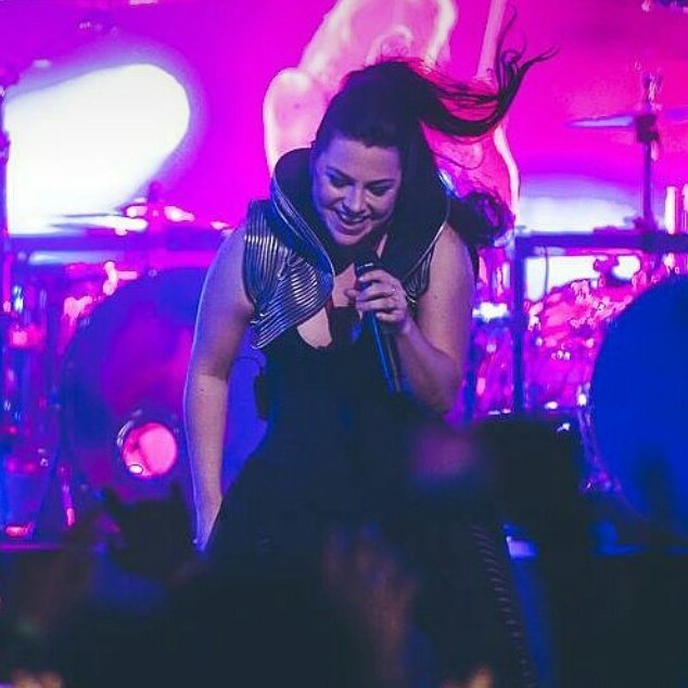 PeruEvanescence's tweet photo. @AmyLeeEV y todo su poder en el escenario. ¡La magia no termina!. Y pronto @evanescence nos tendrá una nueva gran noticia. ¿Ideas?. #EvPeru https://t.co/gN8HylXJq3
