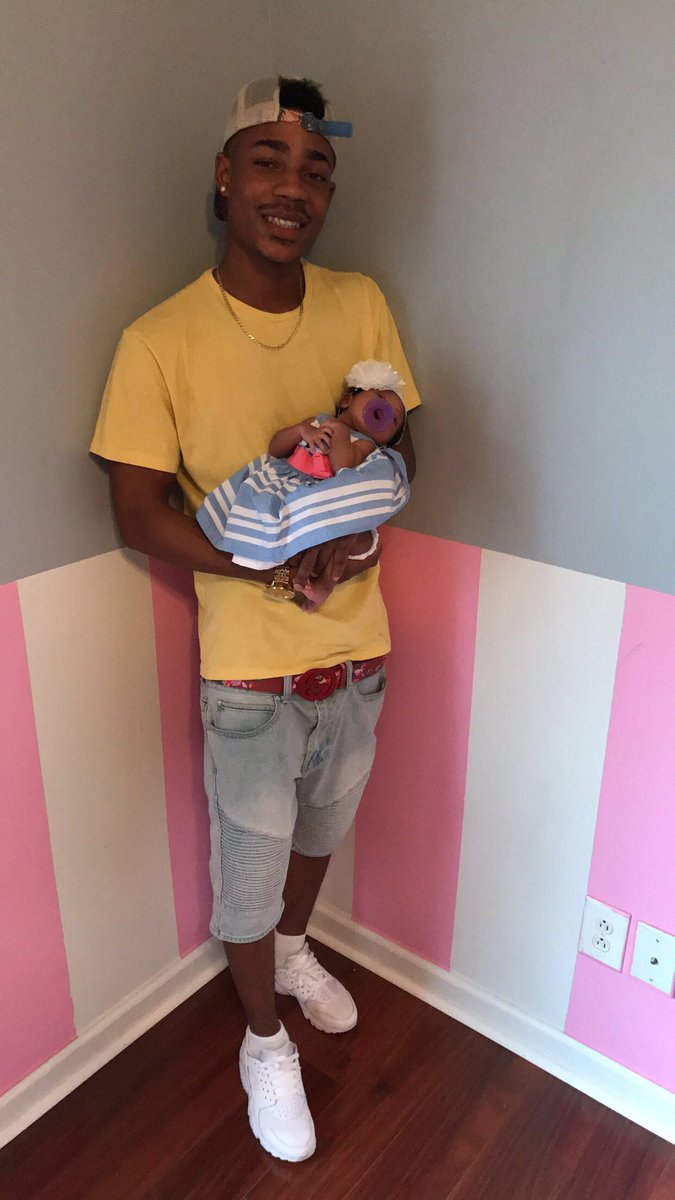 BodakStackZ's tweet photo. 1️⃣Month of being a Dad😭😭 can't even explain the feeling 🖤👶🏽 https://t.co/dDvKinRX9x