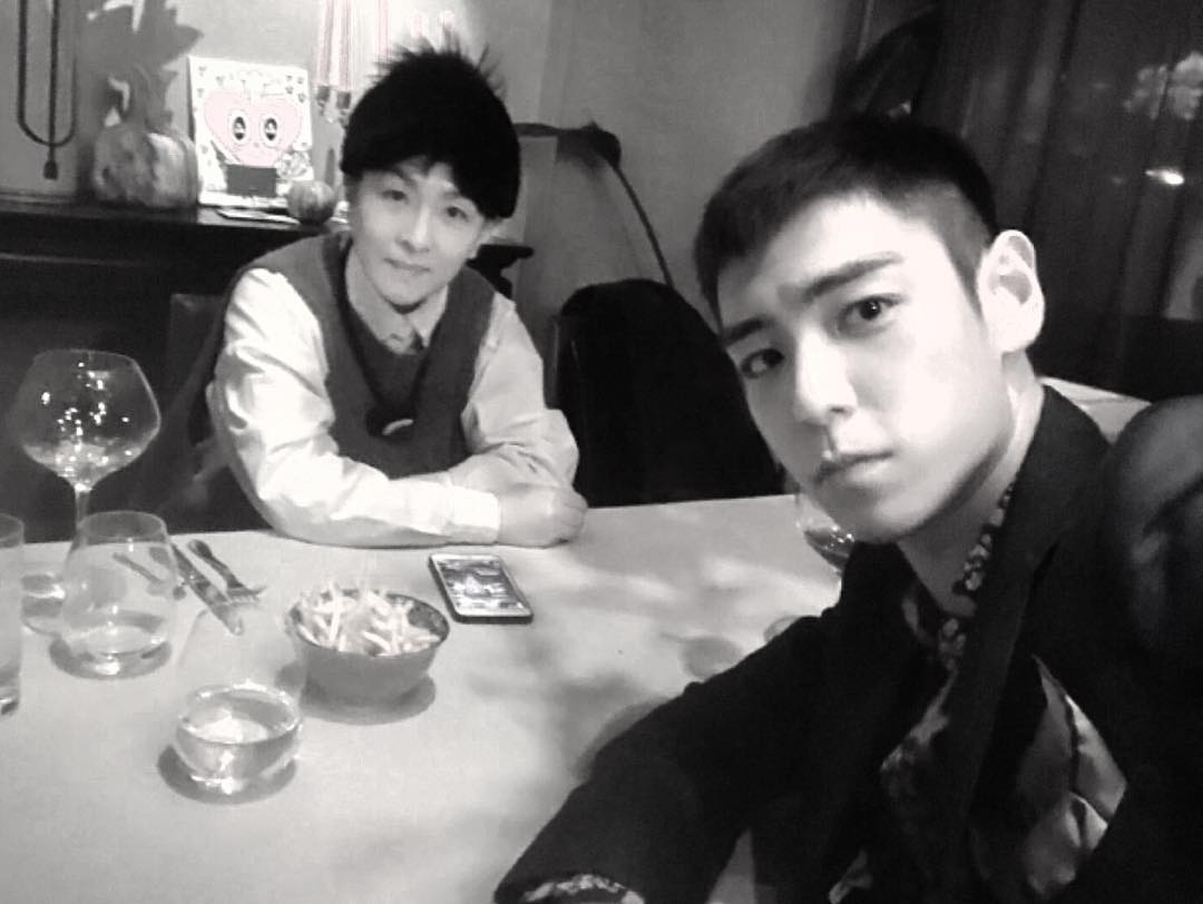 CHOIPLOYLO's tweet photo. 넌 항상 어린 아이일 줄만 알았는데 벌써 어른이 다 되었고..... #최승현 💕
(Happy Parent's Day)... you're so sweet my Seunghyun ~~ 💐 #LadyChoi #TOPsMom https://t.co/WhvzndDyvL