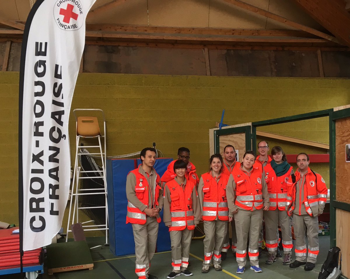 CroixRouge35's tweet photo. #Secours Nos secouristes étaient présents aujourd'hui au #relais d'#Irodouer et au #ForumdesArts de #SaintMalo ! 🚑 https://t.co/XSZ7ZVUHzt