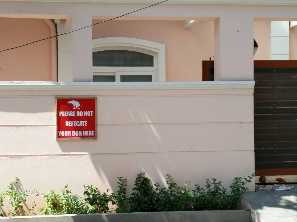 VC0712's tweet image. you dog eaters, don't shit out your dogs in front of our gate.. saw this in Valmiki nagar, Chennai

#VCSpeak #ThiNNaiPaEcchu #epicLol