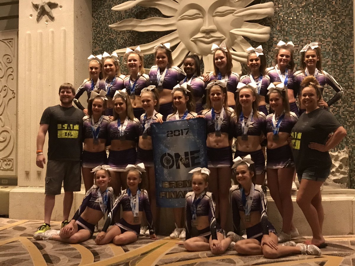 DentonExpress0's tweet image. Finished 3rd place out of 10 teams and ended the year with a zero deduction routine!!