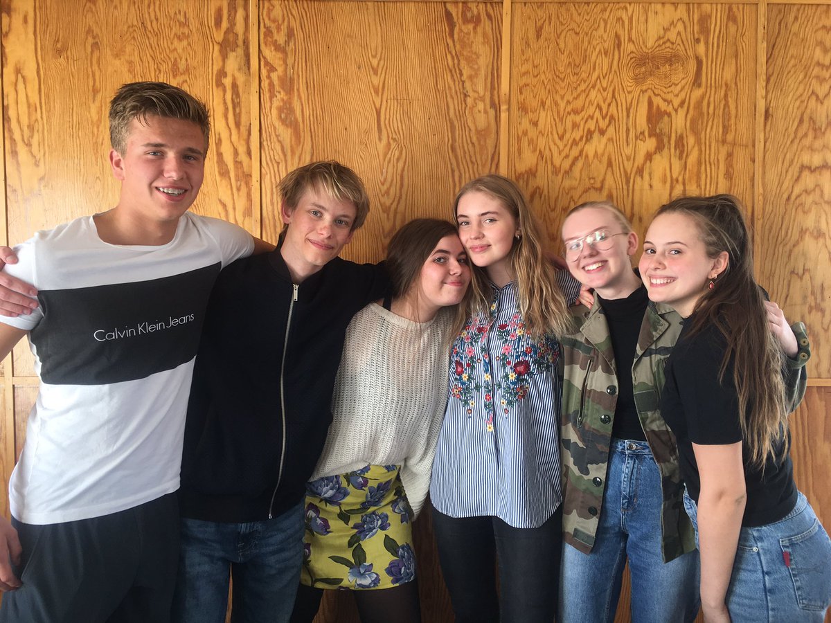 NÝ STJÓRN FEMÍNISTAFÉLAGS MENNTASKÓLANS Á AKUREYRI 2017-2018 ❤️🙏🏻🙀