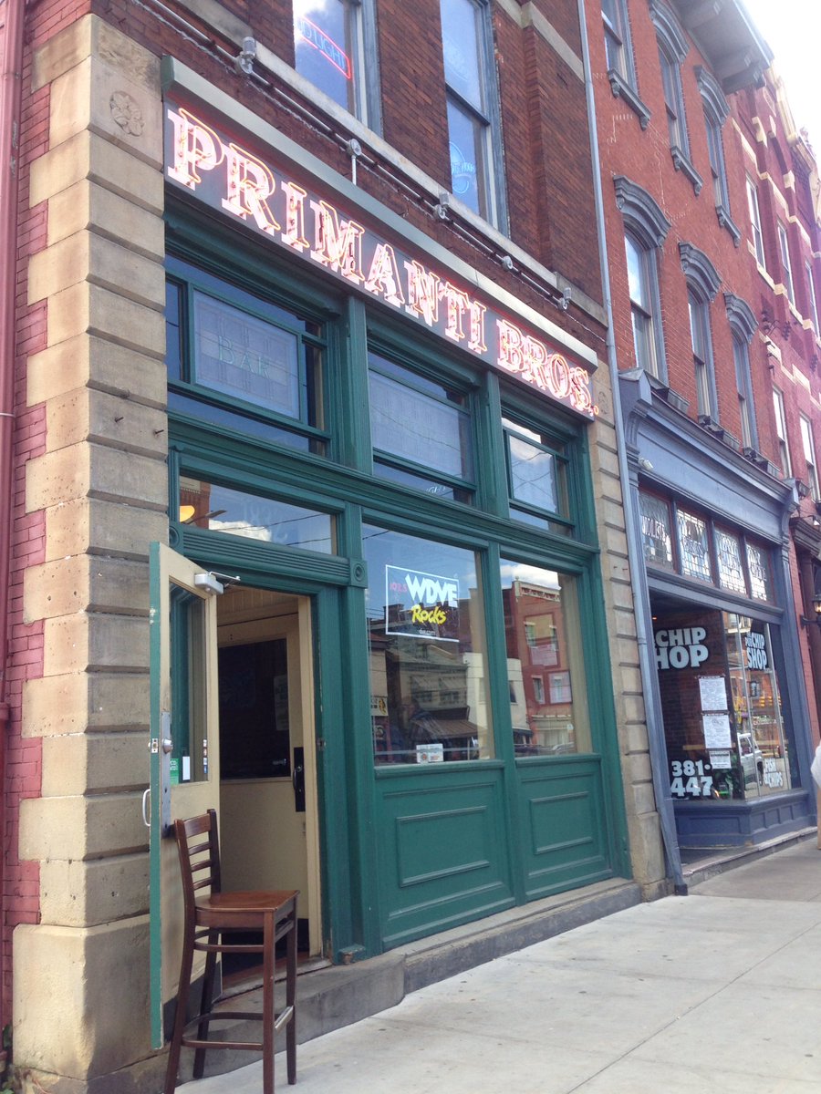 JulieGrantTV's tweet photo. A perk of reporting in #Pittsburgh is being able to grab @primantibros for lunch! #capandegg 😋🎥 #reporterlife #BurghProud https://t.co/P3CEskU93t