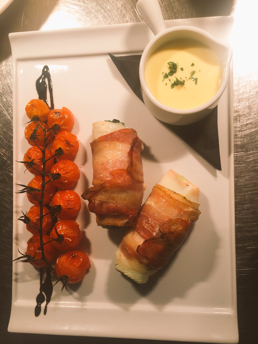 chris18880840's tweet photo. Stuffed sole with spinach &amp; ricotta wrapped in pancetta with vine tomatoes &amp; citrus cream @zinizbawtry https://t.co/4ZQOqUW4sV