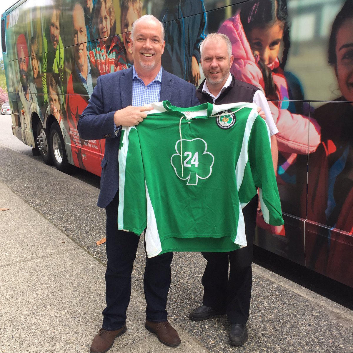 mariedm's tweet photo. Former #Shamrock and our #usbus driver Rob Dawson brought his vintage sweater for good luck for @jjhorgan and @bcndp #bcelxn17 #unifor https://t.co/vm72uR02Zb