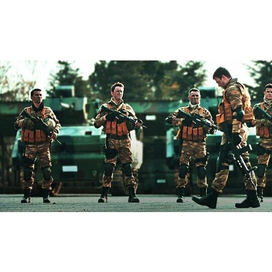 Kızlara bile askere gitme isteği veren tek dizi  @sozdizi 😍 https://t.co/gZnxH6pdAI