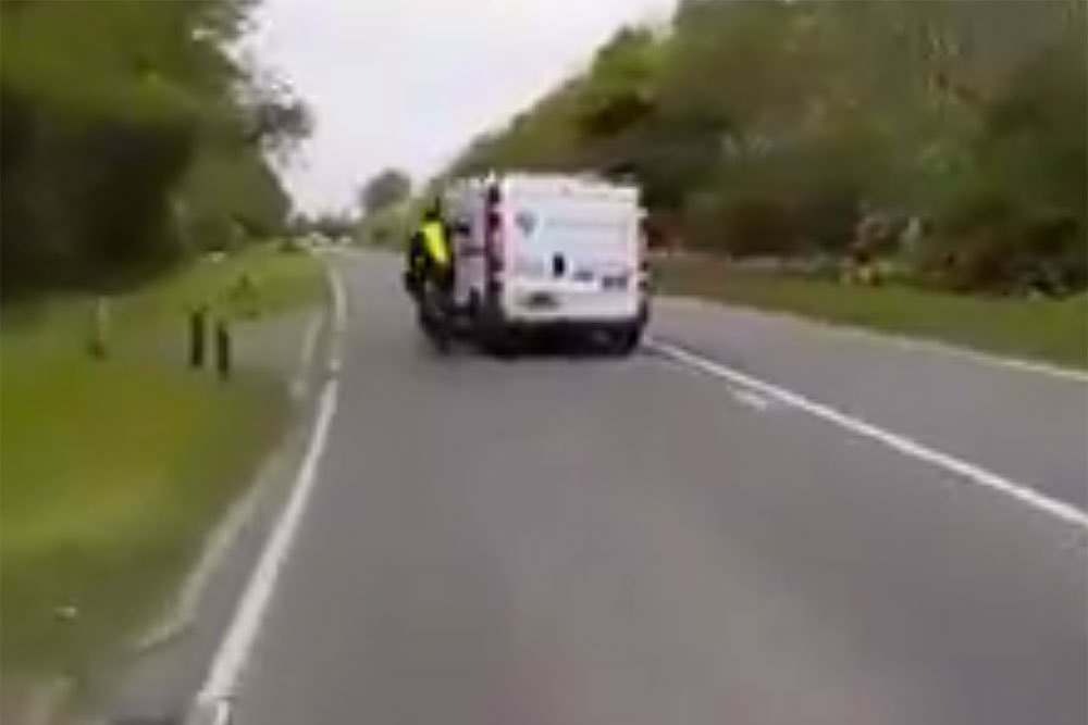cyclingweekly's tweet image. Van driver filmed forcing cyclist off road is sacked by company | trib.al/NMtFcJs