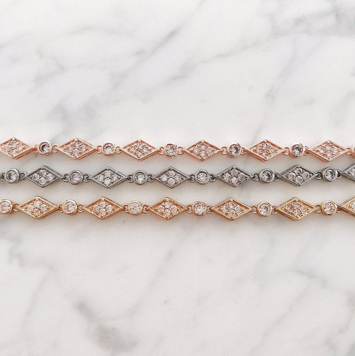 nelsonfodedora's tweet photo. Arabella Choker ✨ only a few left 💖

 https://t.co/dSs3hLGGut ✨ by #Boysndgals via @c0nvey https://t.co/OBAEoELkSG