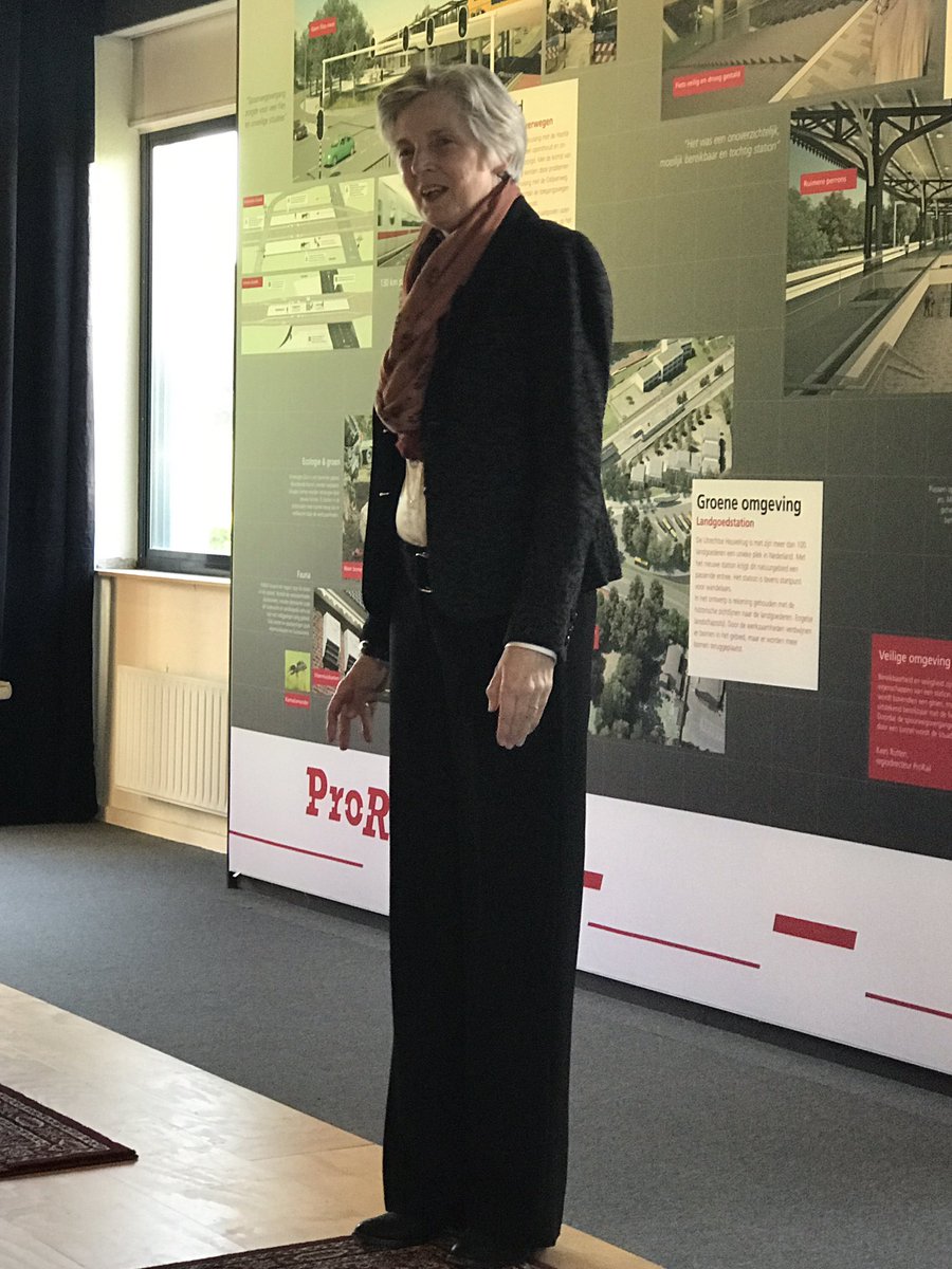 hveldhuizen's tweet photo. #Raadsinformatieavond voor UH en Zeist met als onderwerp bouw #NSstation, #P&R, #Busremise en overdekte #Fietsstalling https://t.co/HiekqF6toF