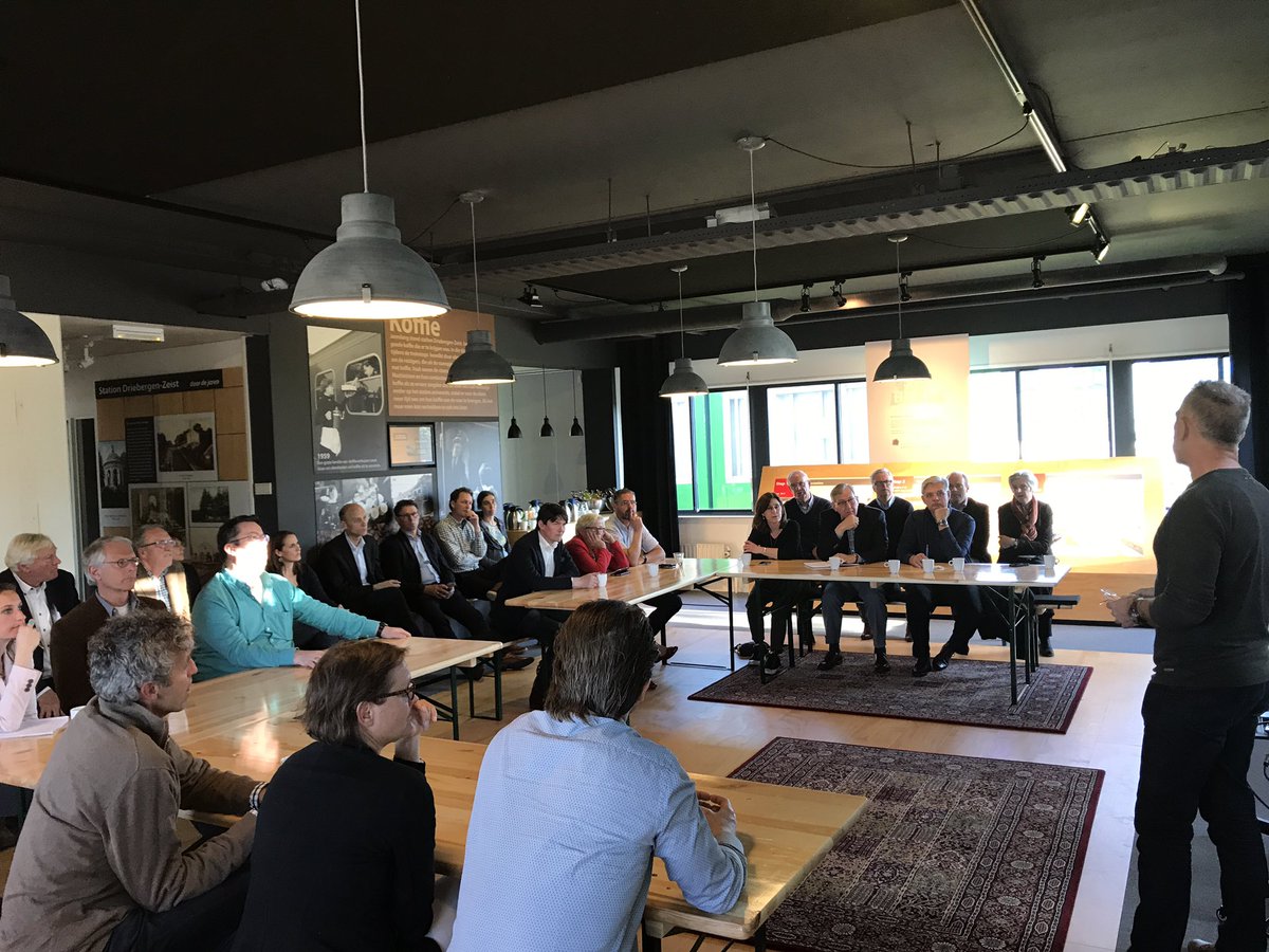 hveldhuizen's tweet photo. #Raadsinformatieavond voor UH en Zeist met als onderwerp bouw #NSstation, #P&R, #Busremise en overdekte #Fietsstalling https://t.co/HiekqF6toF