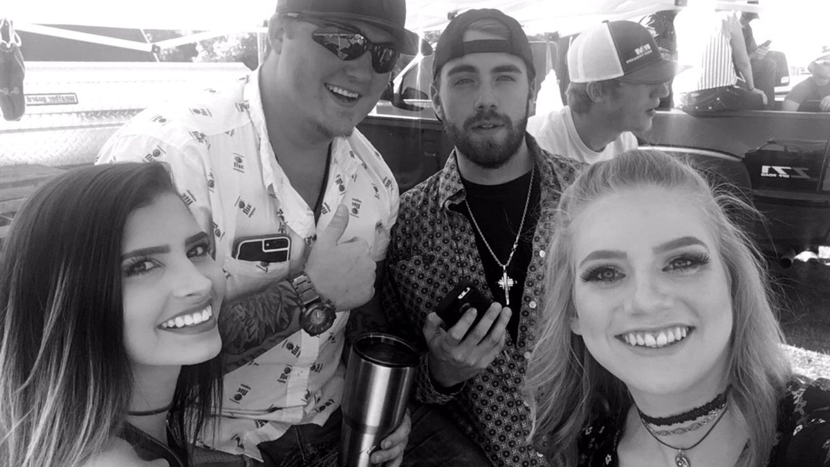 MoMon3y26's tweet photo. I love that I'm able to live life exactly how I want, but what makes it better is living it with the best people ever. #CalfFry2017 https://t.co/7yBEweIadR