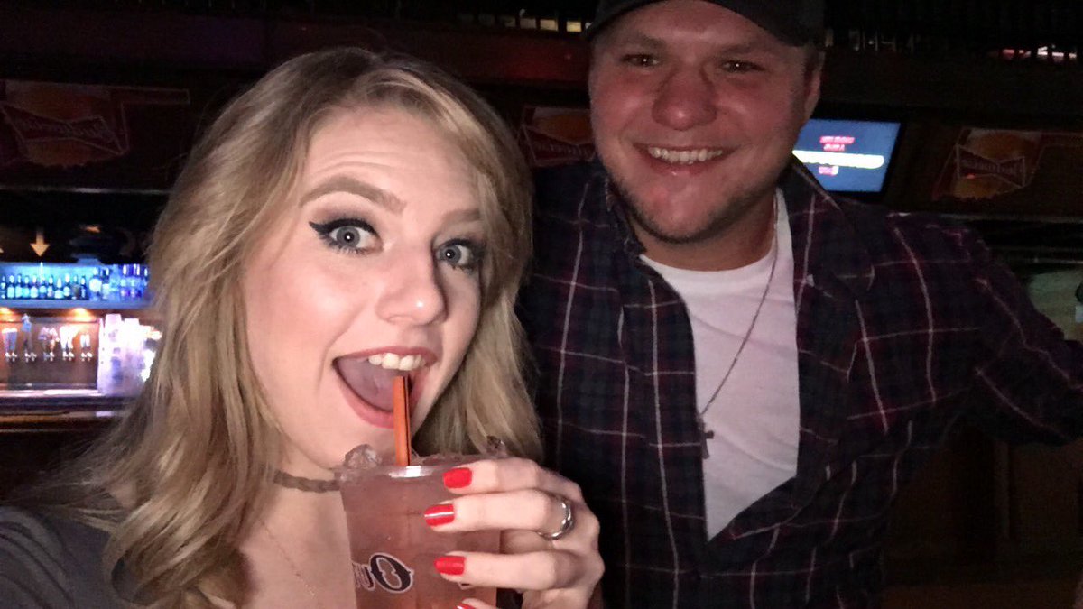 MoMon3y26's tweet photo. I love that I'm able to live life exactly how I want, but what makes it better is living it with the best people ever. #CalfFry2017 https://t.co/7yBEweIadR