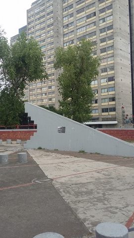 lacuradora_'s tweet photo. @fondo_forma
#Tlateloco, 19 de septiembre de 1985. Cae el edificio Nuevo León. Hoy en su lugar se encuentra el conmemorativo "Reloj del sol" https://t.co/htp8cEQXhu