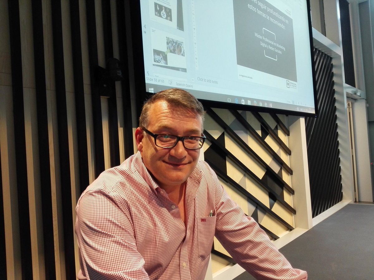 IM_DBS's tweet photo. Andy McDuff @ConversMakers dando mil trucos para optimizar el #funel de conversión. #MagiaIM https://t.co/y74qAgDay7