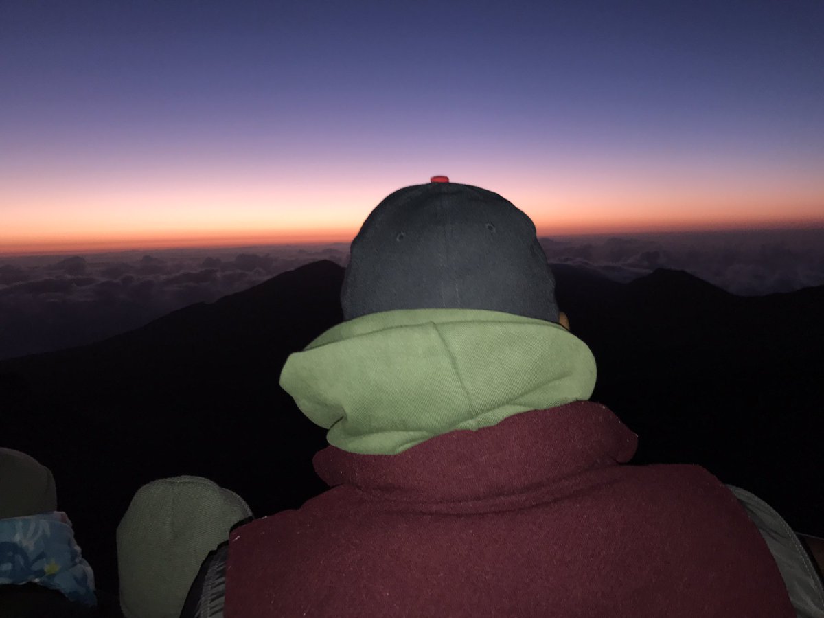 MikeWiLLMadeIt's tweet photo. Over 10,000 ft in the air, on the top of Haleakalā watching the sunrise, surreal moment, thank the Lord for another 24, ALOHA ! 🌞 https://t.co/GGn8bXhVhR