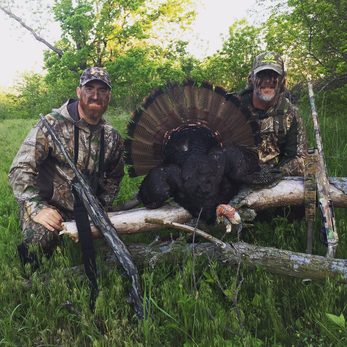 Buck_Commander's tweet photo. @TomboMartin and guide @e3laroche did a little spring cleaning over the weekend. https://t.co/S4DGowHpBl