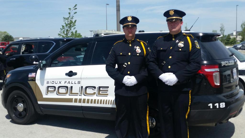siouxfallspd's tweet photo. Sgt. Leach &amp; Ofc. Martyna paying respect to fallen Pottawattamie Co Dep. Mark Burbridge. #burbridge #hero /794 https://t.co/I5YGigBoGC